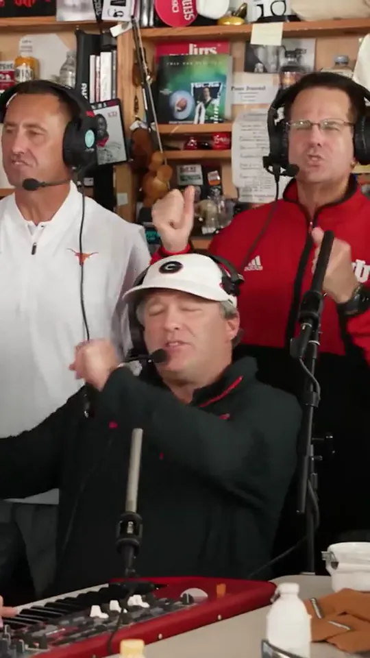 Trend reference: a seated singer with two backing singers wearing headphones behind him.